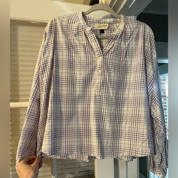 Universal Threads lilac plaid women’s half button up blouse size medium - Picture 3 of 5